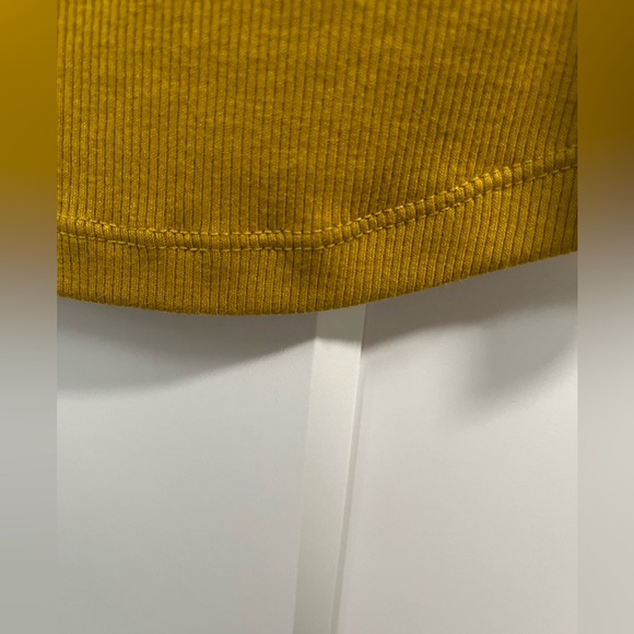 Old Navy-Short sleeved ribbed top XS - Picture 6 of 7